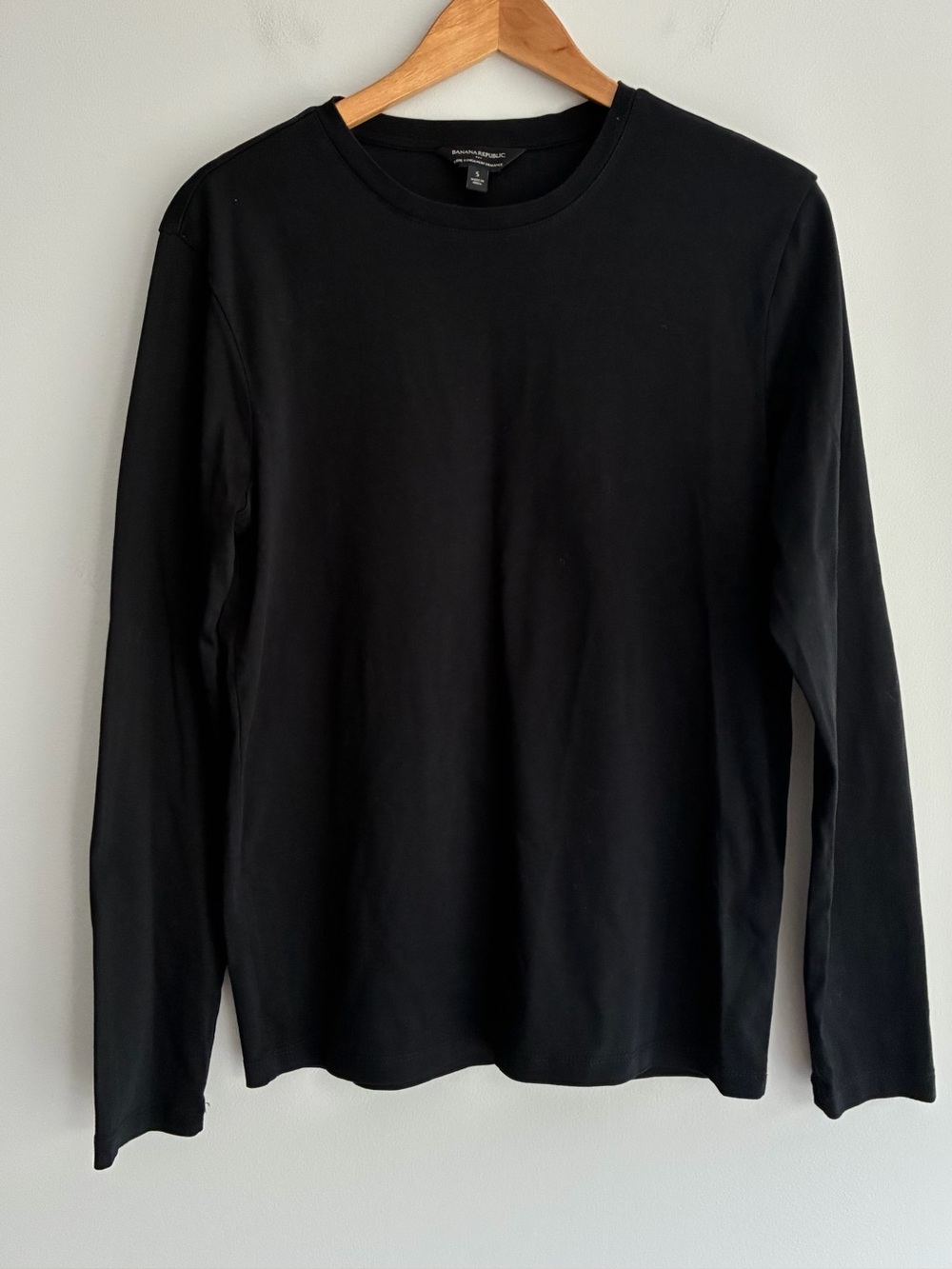 Banana Republic Black Luxe Touch Performance Long Sleeve Crewneck Shirt Small
